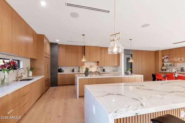 10420 N 64TH Place, Paradise Valley, AZ 85253