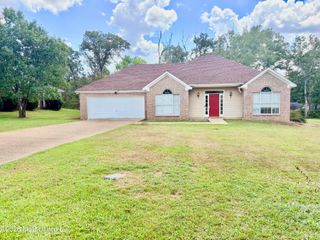705 Forest Woods Drive, Byram, MS 39272