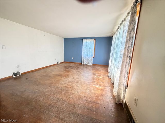 712 Mcdaniel Avenue, Minerva, OH 44657