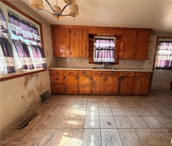 712 Mcdaniel Avenue, Minerva, OH 44657