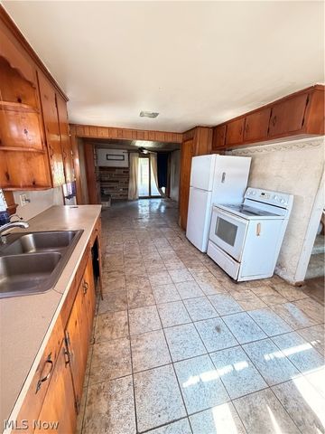 712 Mcdaniel Avenue, Minerva, OH 44657