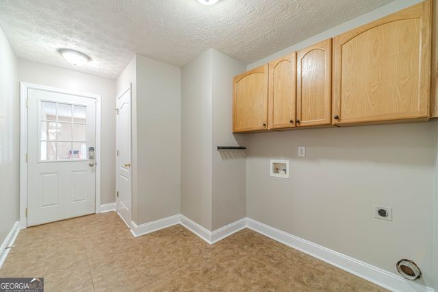 694 Willowwind Drive, Loganville, GA 30052