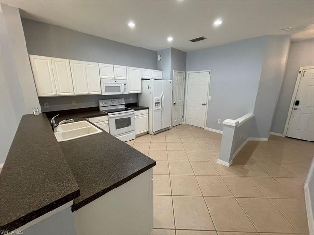 16090 Caldera LN 18, Naples, FL 34110
