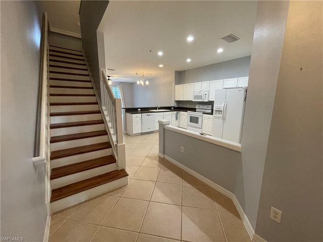 16090 Caldera LN 18, Naples, FL 34110