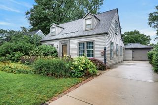 474 Sunset Drive, Elgin, IL 60123