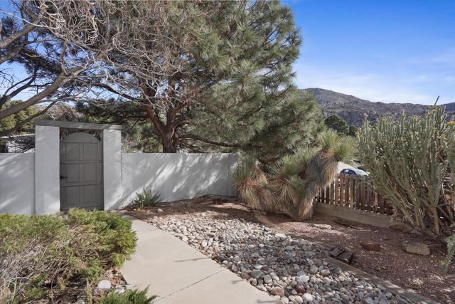 3901 Big Sky Drive NE, Albuquerque, NM 87111