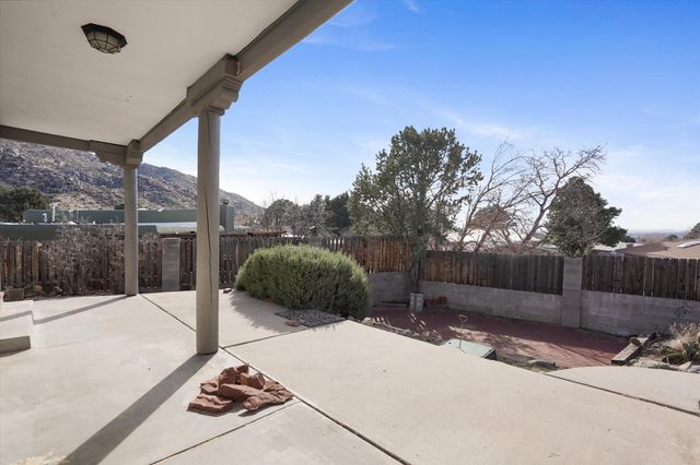 3901 Big Sky Drive NE, Albuquerque, NM 87111