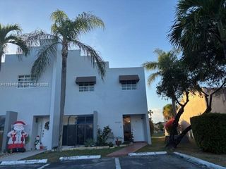 10320 SW 154th Cir Ct 8, Miami, FL 33196