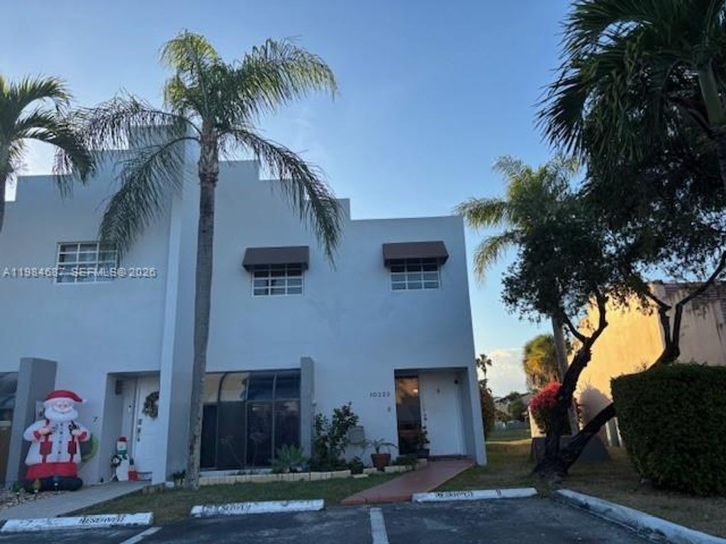 10320 SW 154th Cir Ct 8, Miami, FL 33196