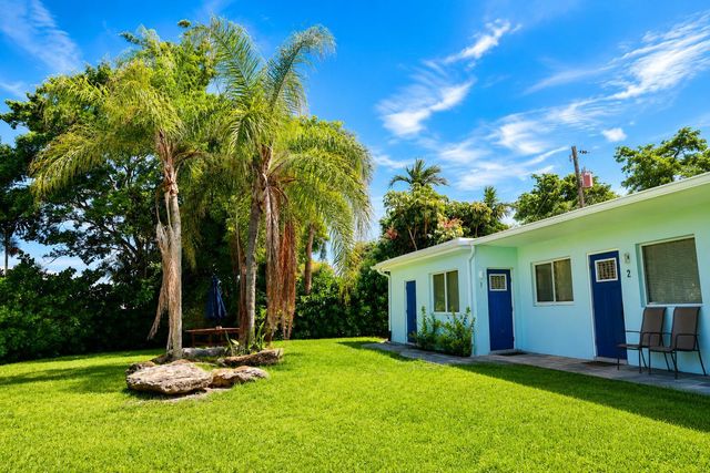 898 SE 2nd Place 2, Deerfield Beach, FL 33441