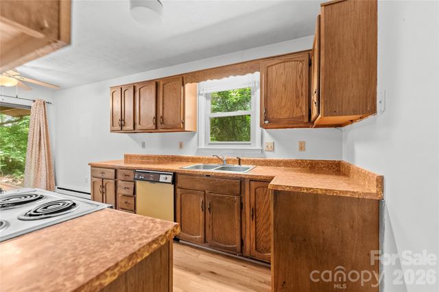 100 Stonewall Avenue, Swannanoa, NC 28778