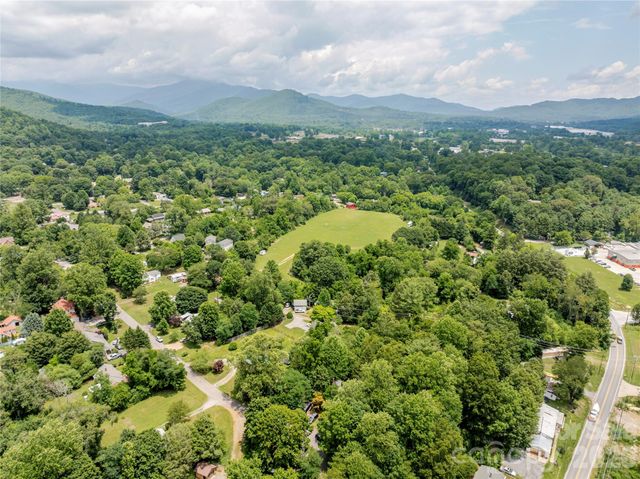 100 Stonewall Avenue, Swannanoa, NC 28778