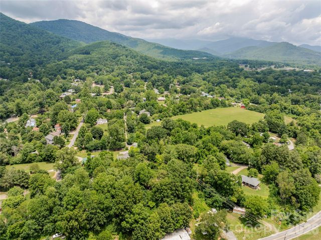 100 Stonewall Avenue, Swannanoa, NC 28778