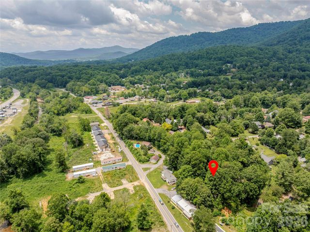 100 Stonewall Avenue, Swannanoa, NC 28778