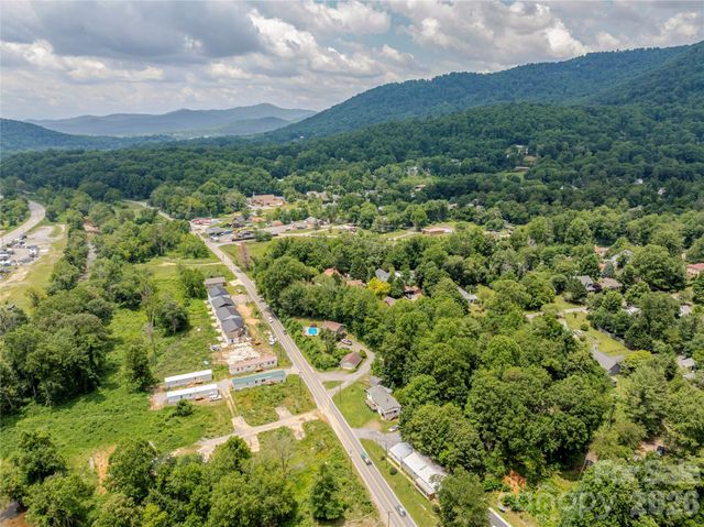 100 Stonewall Avenue, Swannanoa, NC 28778