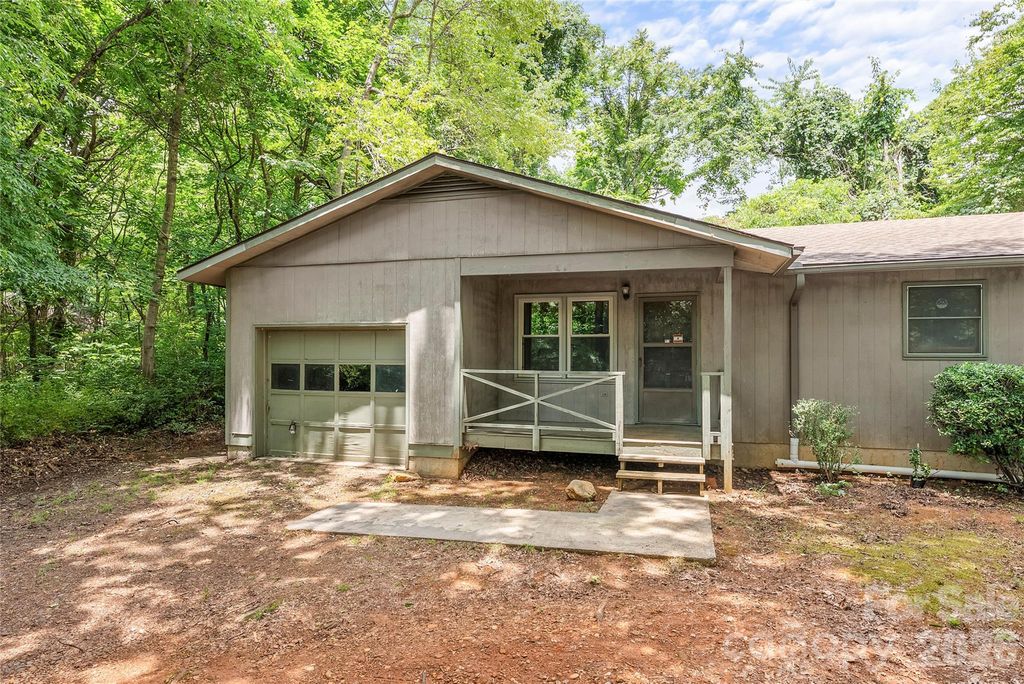 100 Stonewall Avenue, Swannanoa, NC 28778