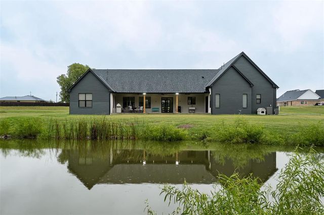 835 Hidden View Acres Drive, Blanchard, OK 73010