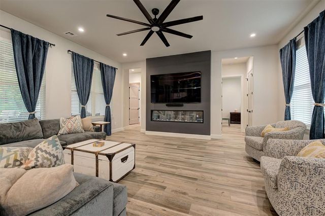 835 Hidden View Acres Drive, Blanchard, OK 73010