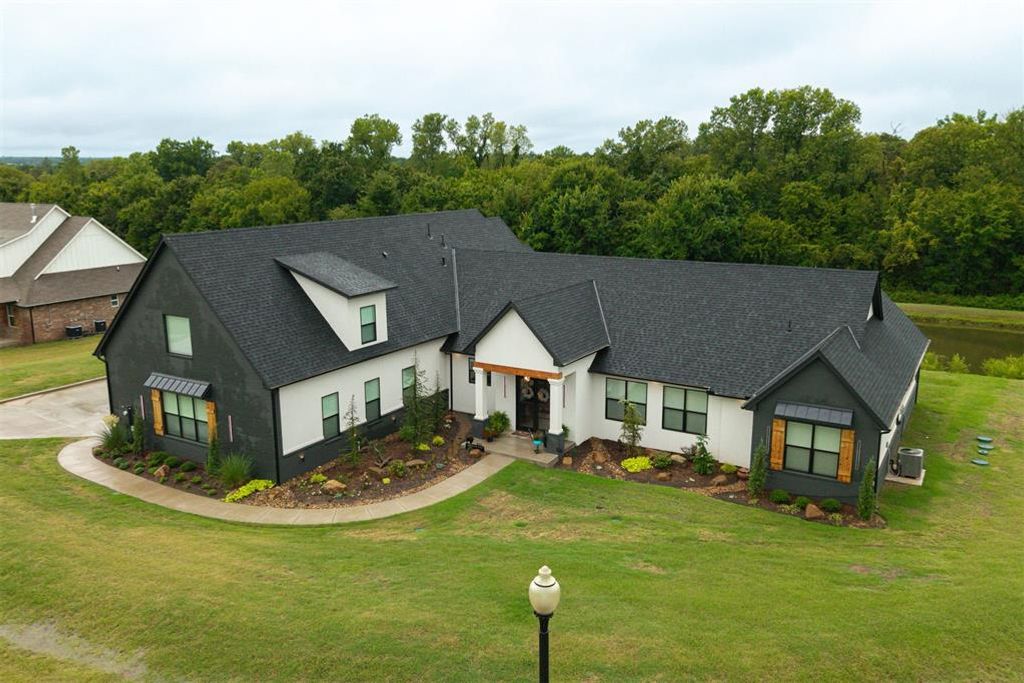 835 Hidden View Acres Drive, Blanchard, OK 73010