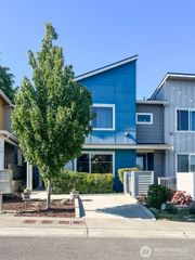 826 SW 96th Place, Seattle, WA 98106