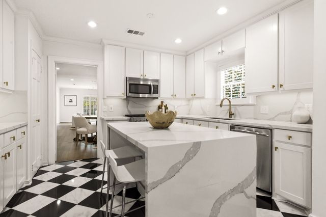 4684 S Versailles Avenue, Highland Park, TX 75209