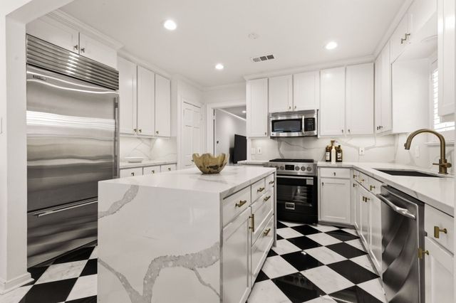 4684 S Versailles Avenue, Highland Park, TX 75209