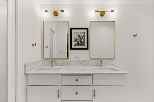 4684 S Versailles Avenue, Highland Park, TX 75209