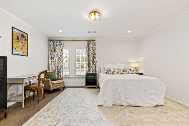 4684 S Versailles Avenue, Highland Park, TX 75209