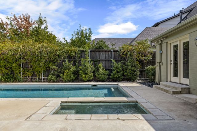 4684 S Versailles Avenue, Highland Park, TX 75209