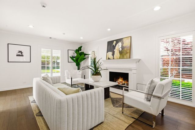 4684 S Versailles Avenue, Highland Park, TX 75209