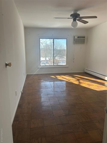 73 Country Club Lane, Pomona, NY 10970