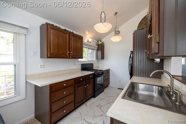8691 Cooley Lake Road, Commerce Twp, MI 48382