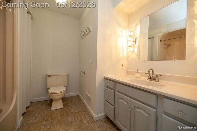 8691 Cooley Lake Road, Commerce Twp, MI 48382