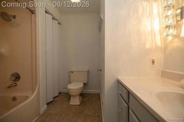 8691 Cooley Lake Road, Commerce Twp, MI 48382