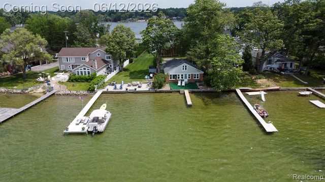 8691 Cooley Lake Road, Commerce Twp, MI 48382
