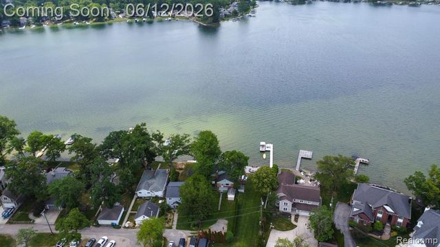 8691 Cooley Lake Road, Commerce Twp, MI 48382