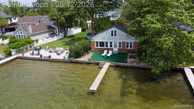 8691 Cooley Lake Road, Commerce Twp, MI 48382