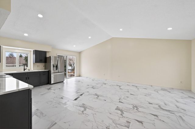 4100 Parkway Ponds Lane, White Bear Lake, MN 55110