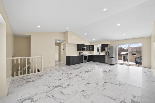 4100 Parkway Ponds Lane, White Bear Lake, MN 55110