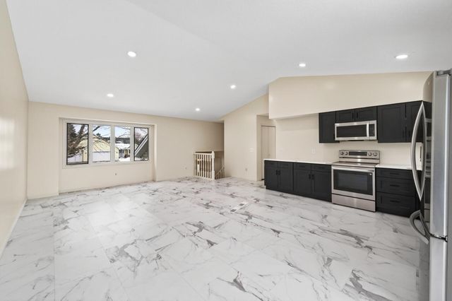 4100 Parkway Ponds Lane, White Bear Lake, MN 55110