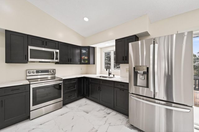 4100 Parkway Ponds Lane, White Bear Lake, MN 55110