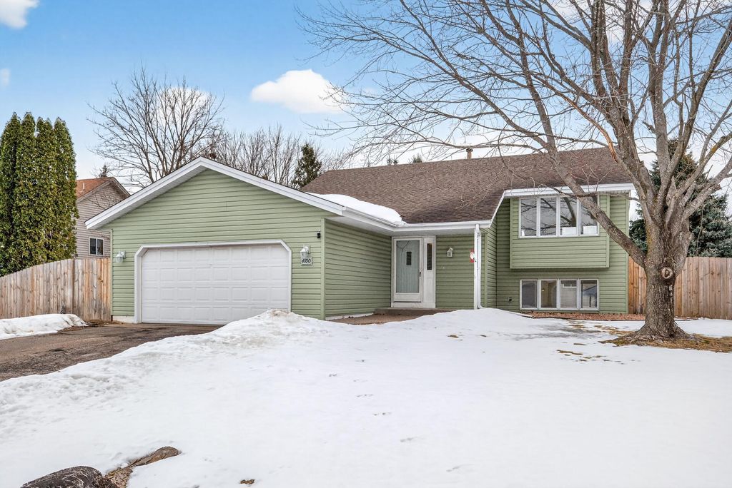 4100 Parkway Ponds Lane, White Bear Lake, MN 55110