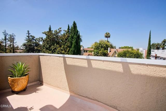 202 S Holliston Avenue 301, Pasadena, CA 91106