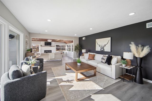 1028 28th Street, West Des Moines, IA 50266