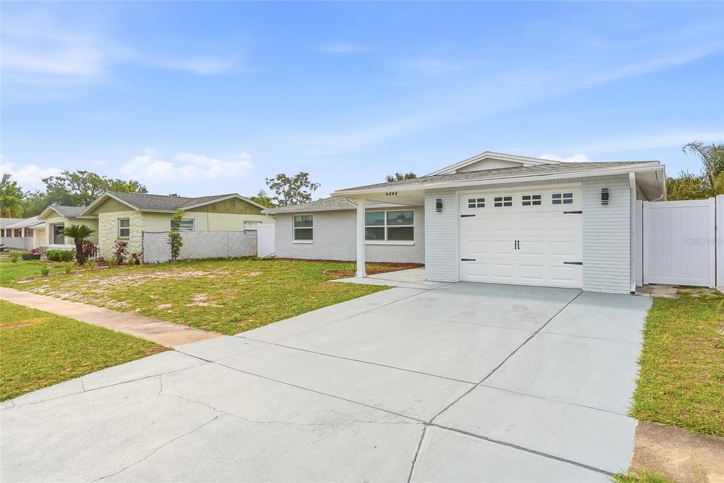 Image 2 of property listing at 6302 DIAMOND DRIVE, New Port Richey, FL 34653