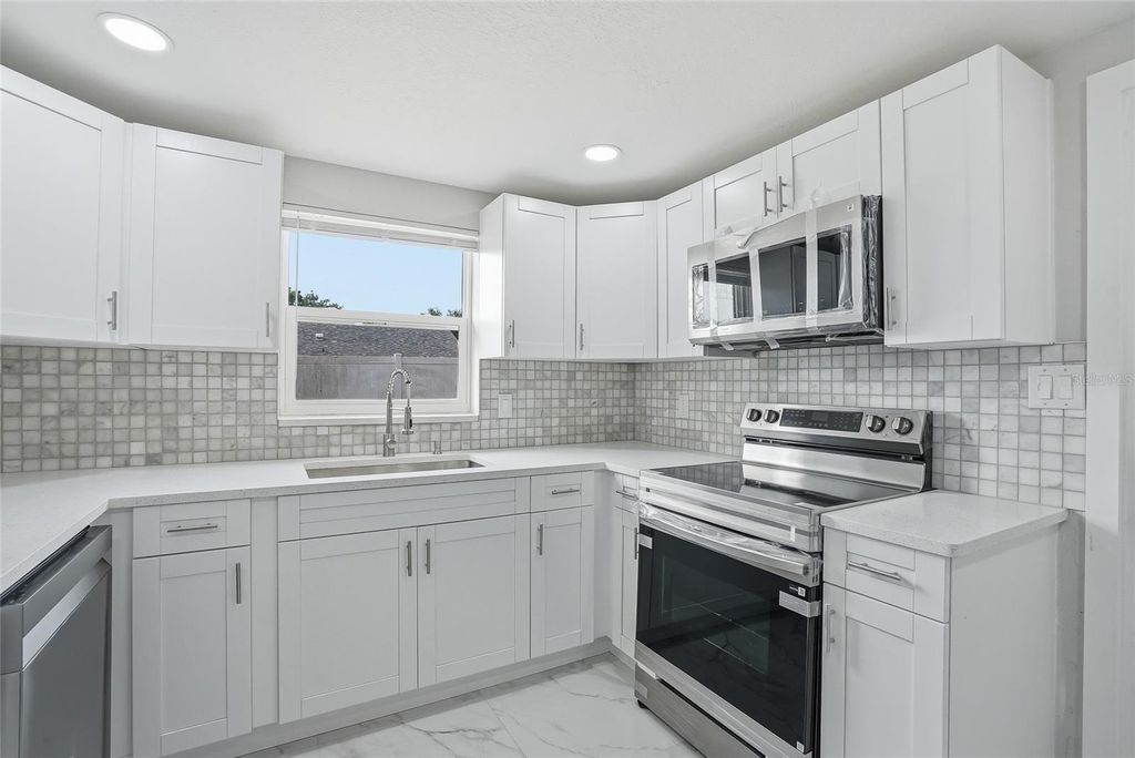 Image 13 of property listing at 6302 DIAMOND DRIVE, New Port Richey, FL 34653