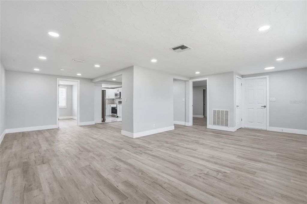 Image 5 of property listing at 6302 DIAMOND DRIVE, New Port Richey, FL 34653