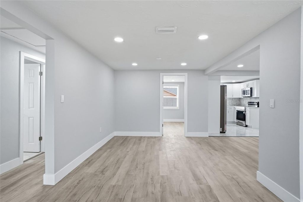 Image 7 of property listing at 6302 DIAMOND DRIVE, New Port Richey, FL 34653