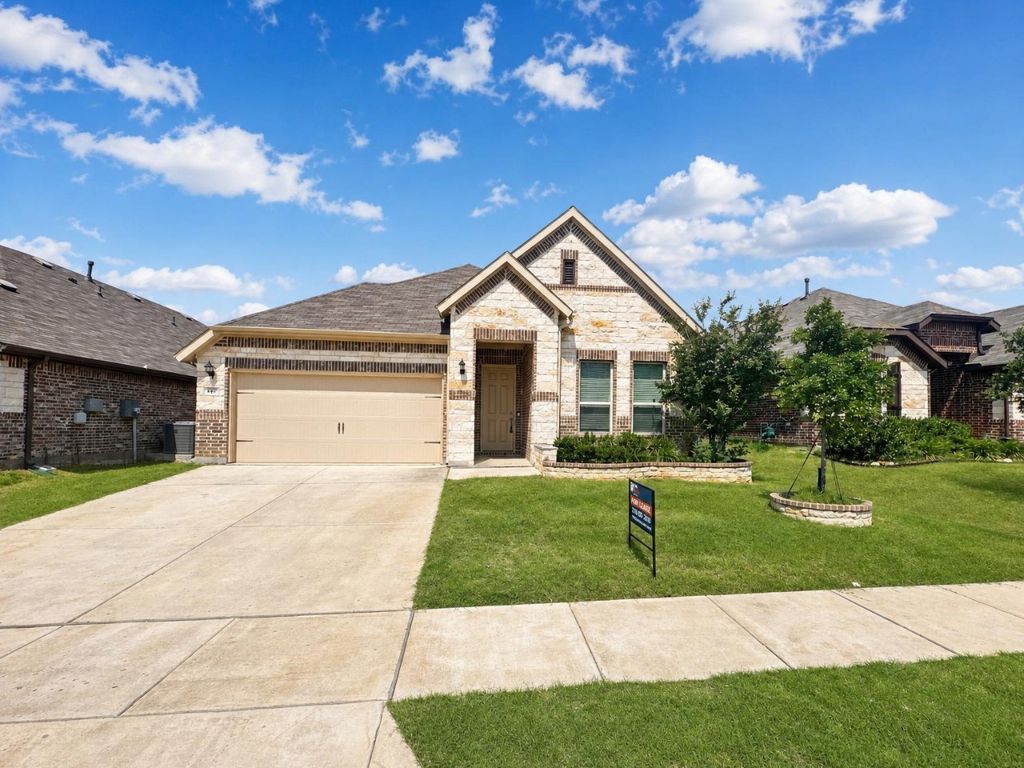417 Cooper Street, Argyle, TX 76226