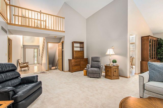 1016 Muirfield Court, Schererville, IN 46375